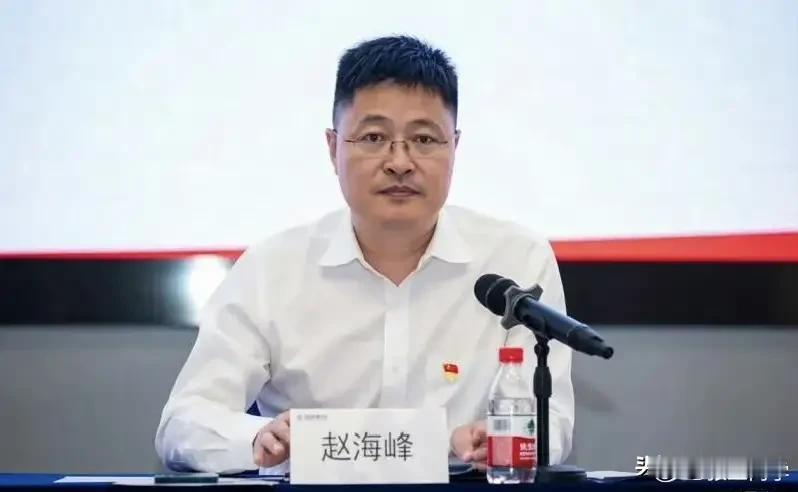 刑拘和免职不是终点——要根除这类畸形酒局风气，得从根上动刀子。

第一刀，砍向权
