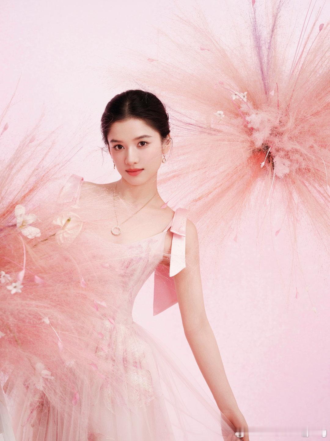 张婧仪[超话]   花开花落 一枯一荣 有始就有终” 