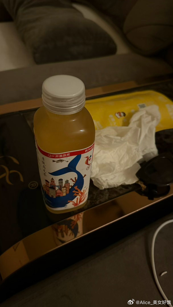 我好崩溃吧 一个人拧不开瓶盖 只能等hn来 才能喝上了 