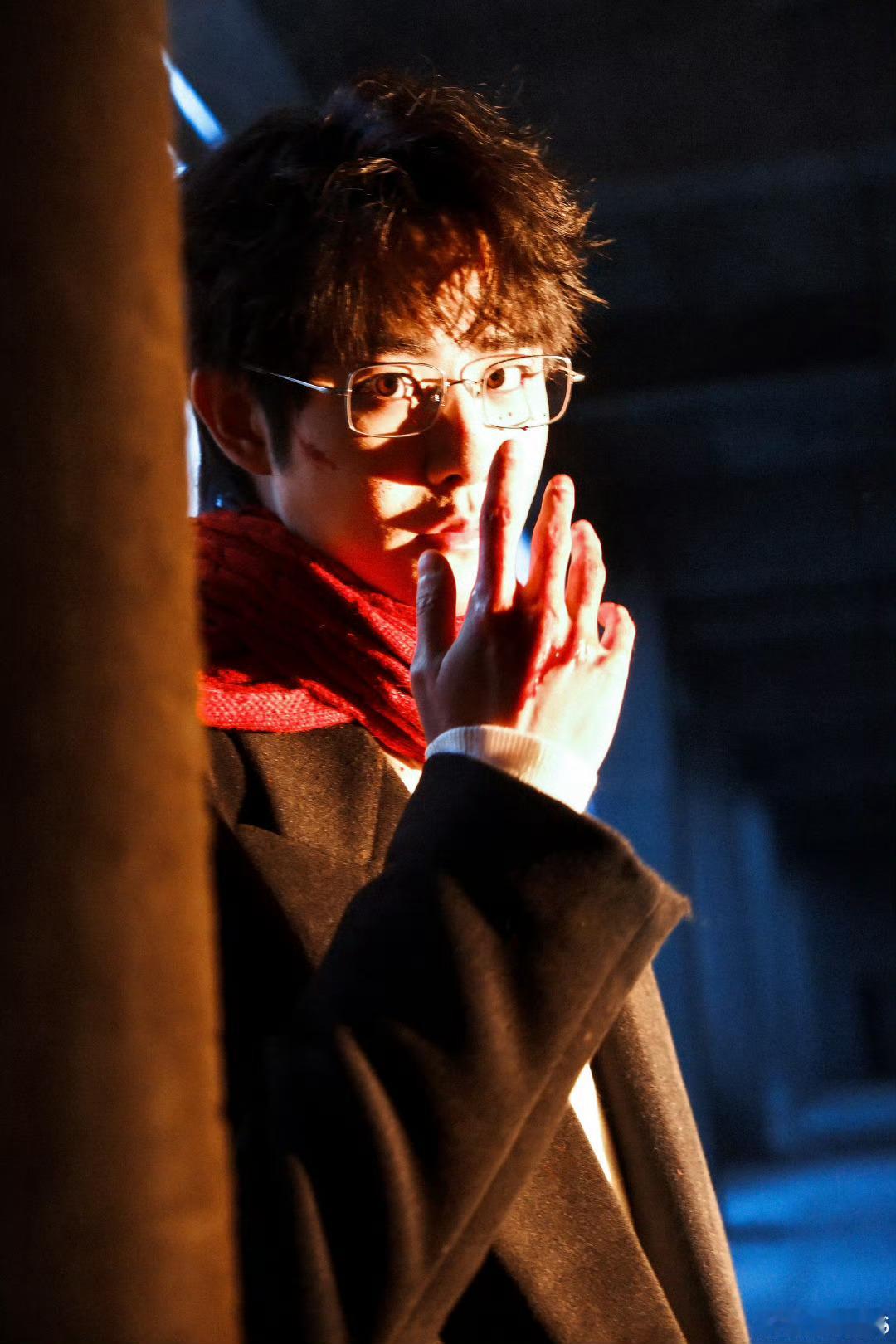 田嘉瑞疯批学长生日大片 就这个疯批学长对味！田嘉瑞今年生日大片的风格太适合他啦！