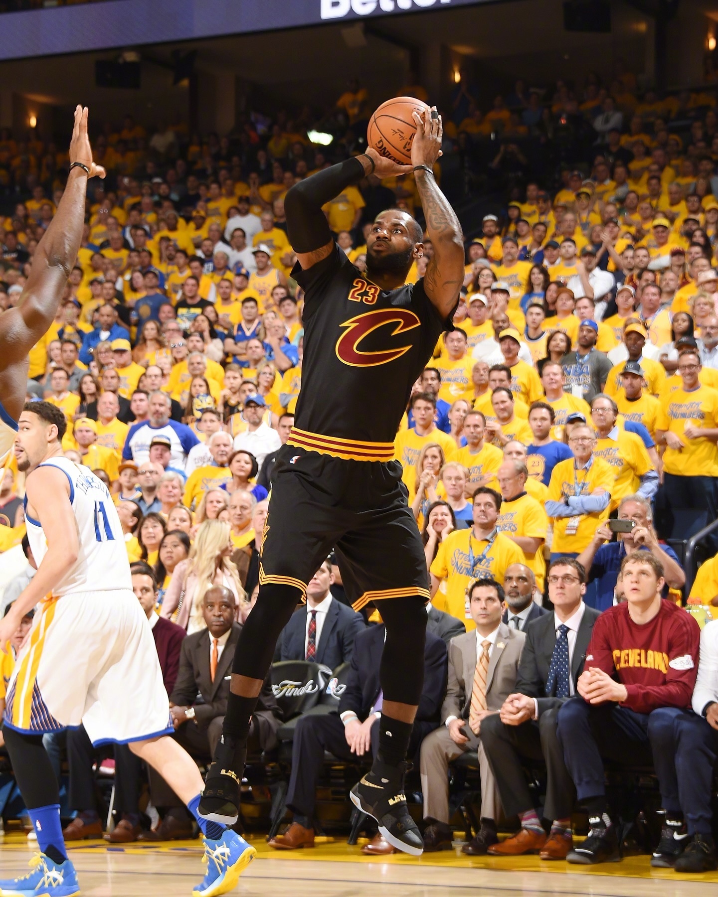 骑士詹姆斯nba历史上的今天nba总决赛 三军用命，逆转比赛！为克利夫兰赢得第一