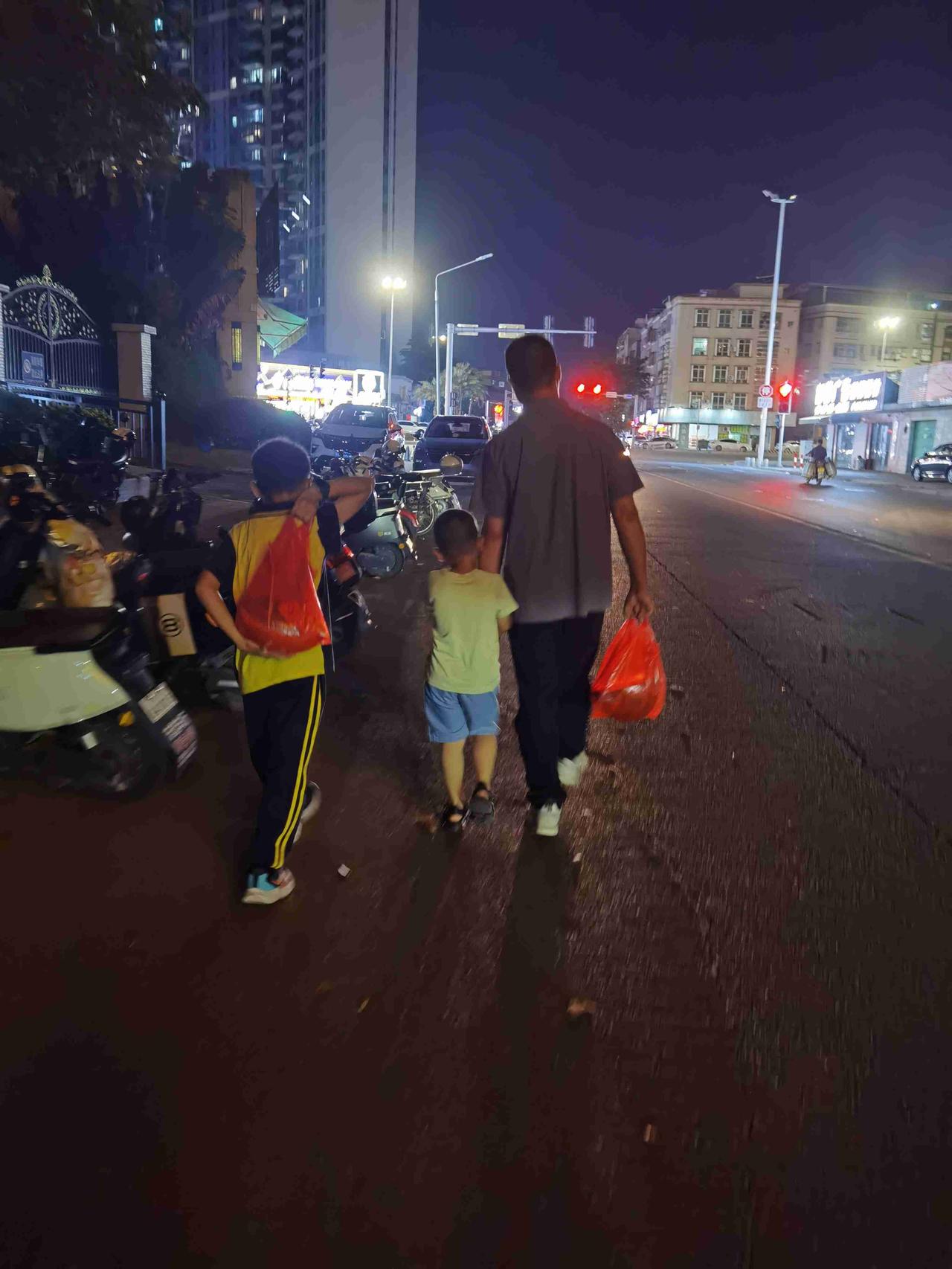 孩子越养越觉得失望！是他们有问题，还是自己的教育方法有问题？

一个眼看着快十岁