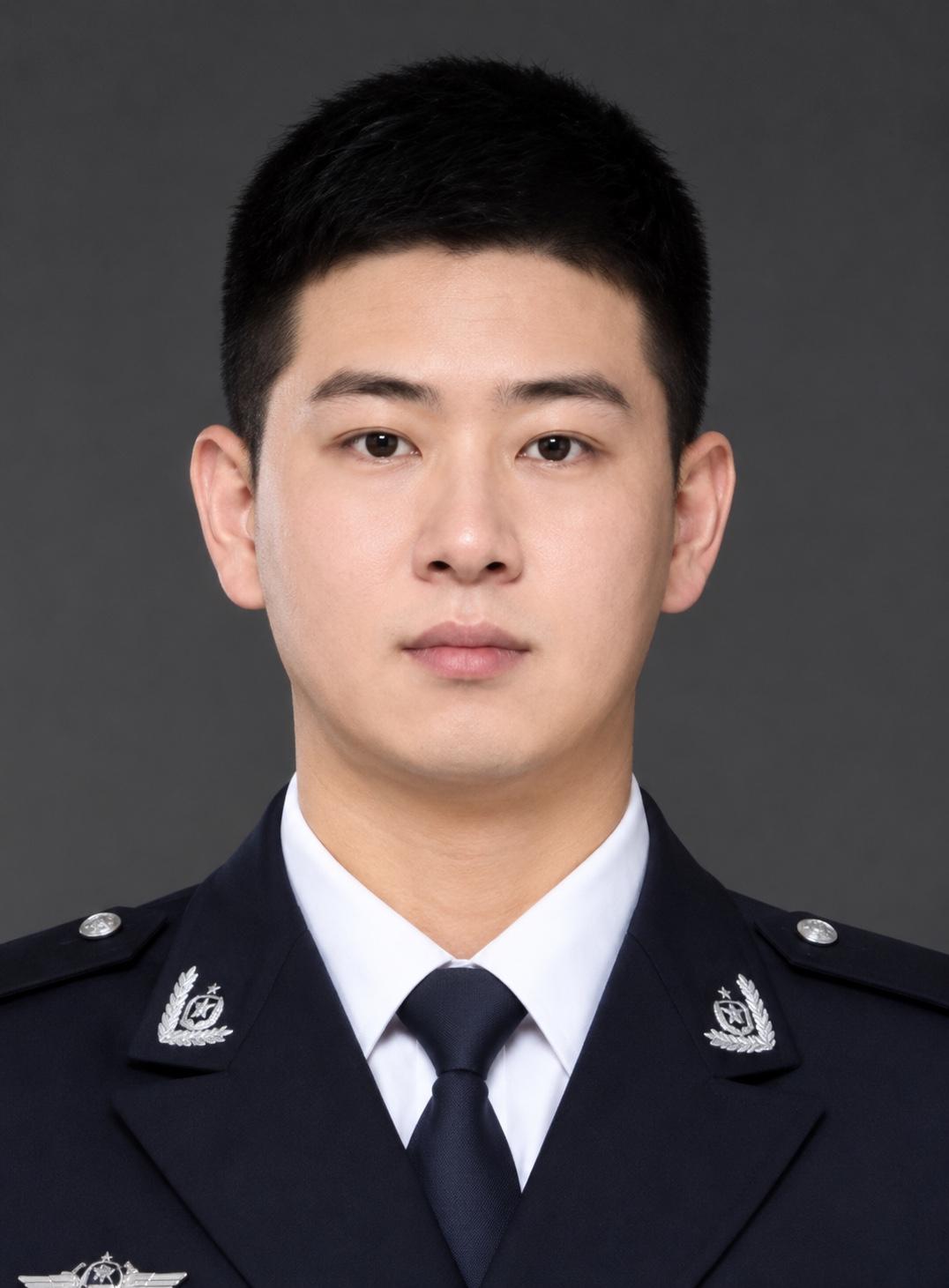 武霖，男，1997年2月出生，中共党员，生前系山西省忻州市定襄县公安局晋昌派出所