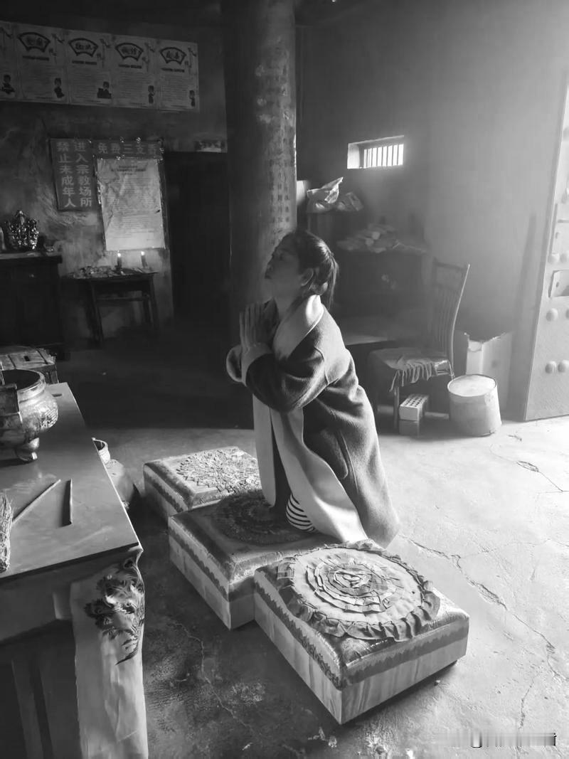 深山老庙的蒲团
 
上个月中旬，我自驾去往太行山脚下寻访遗存的古代彩塑。
 
导