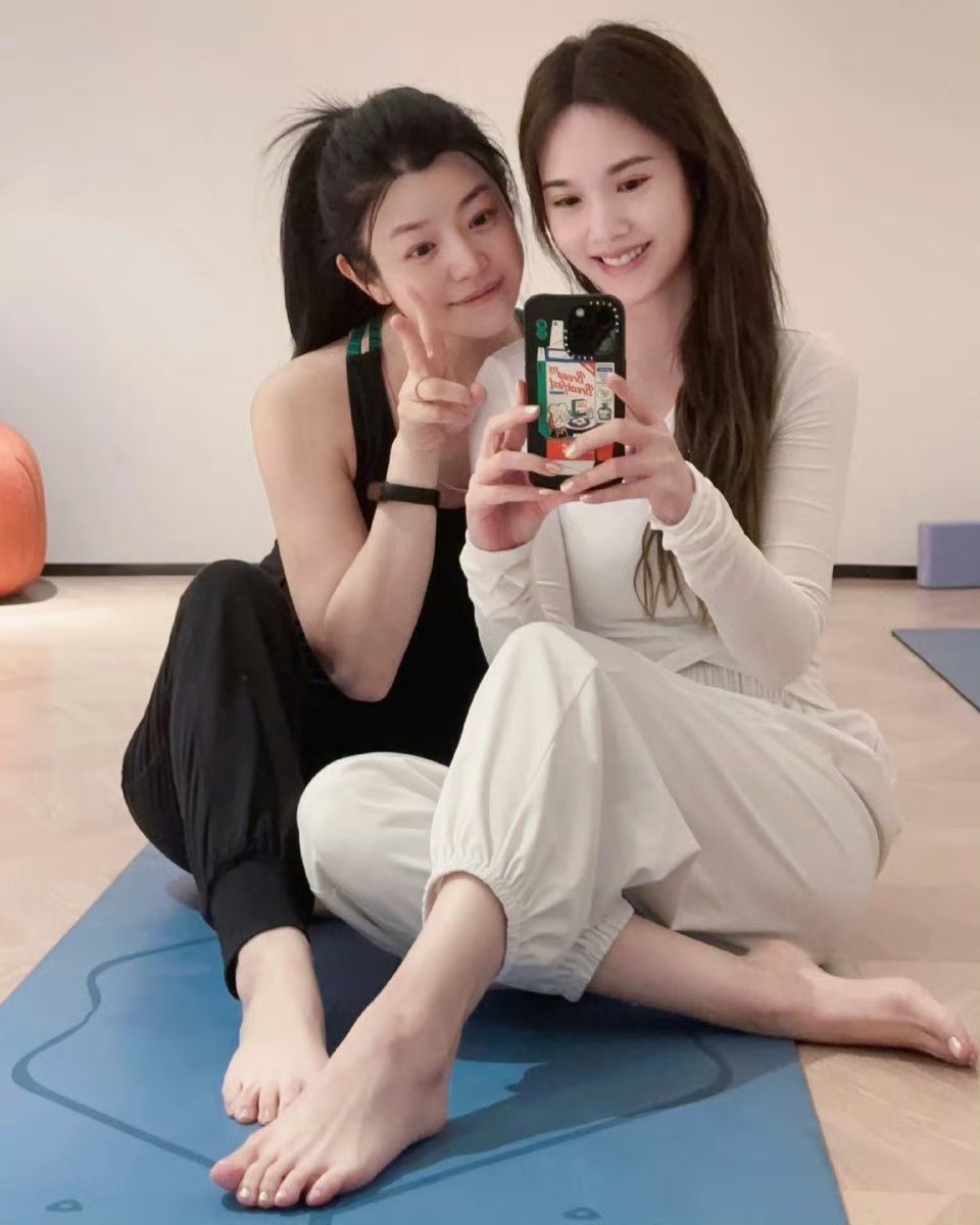 陈妍希杨丞琳是好闺蜜在娱乐圈分分合合、人情淡薄的环境里，她们能保持初心，互相扶持