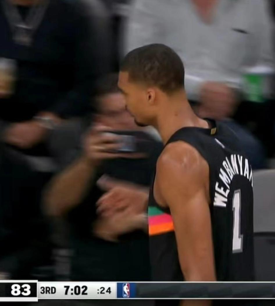 65场达标，文班亚马可以争MVP了!

文班亚马出场20分钟14秒，马刺将其换下