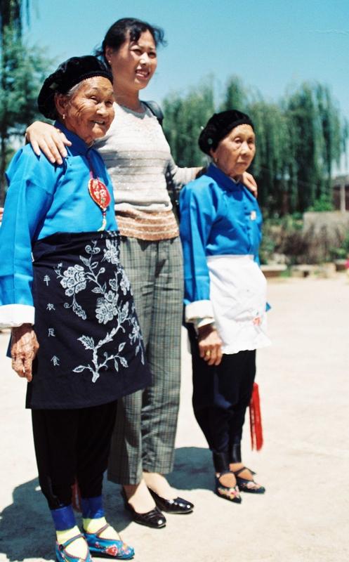 小脚女人“站起来了”——一个时代的变迁与女性的觉醒

从古代的“缠足”风潮到现代