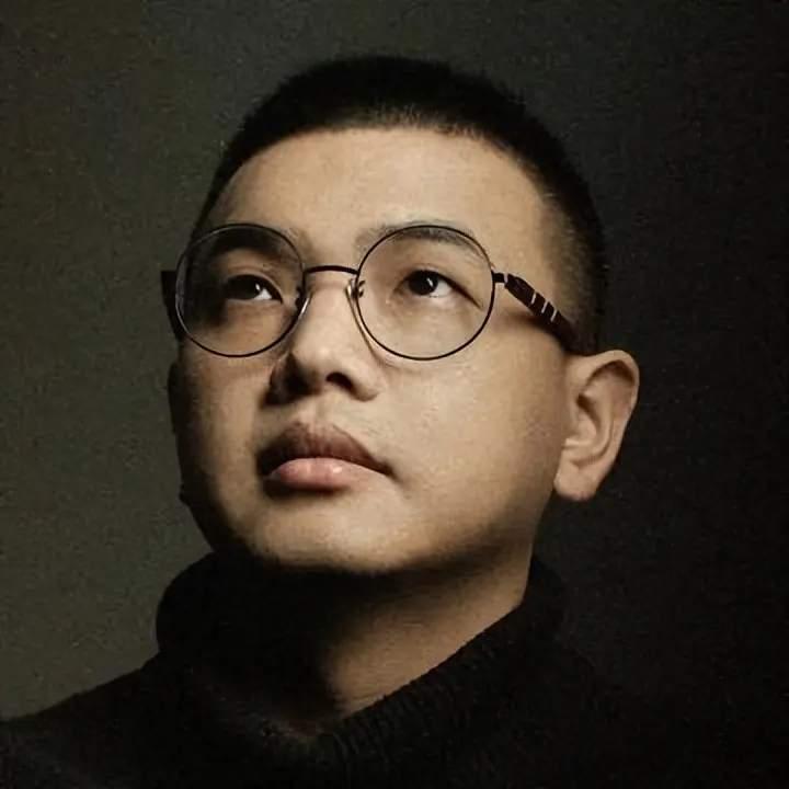 在卢克文提到的那二十年里，那帮通过放弃伦理、法理和天理的人赚钱然后洗白上岸，是最
