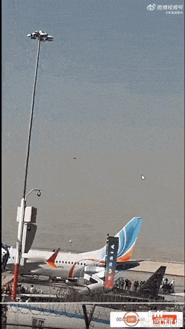 已经证实今天下午摔机时，印度飞行员还在光辉战机上！
出于人道主义考虑，为这位勇敢