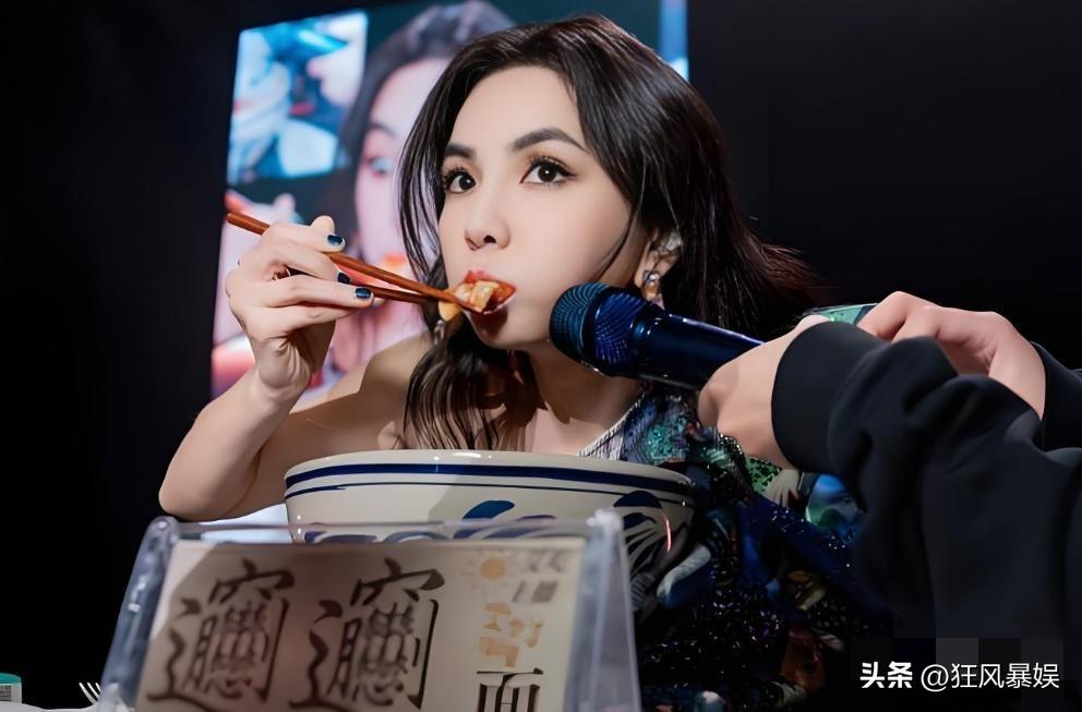 陈嘉桦，让人大跌眼镜！

近日，陈嘉桦在西安巡回演唱会上，当大家挥舞着荧光棒，准