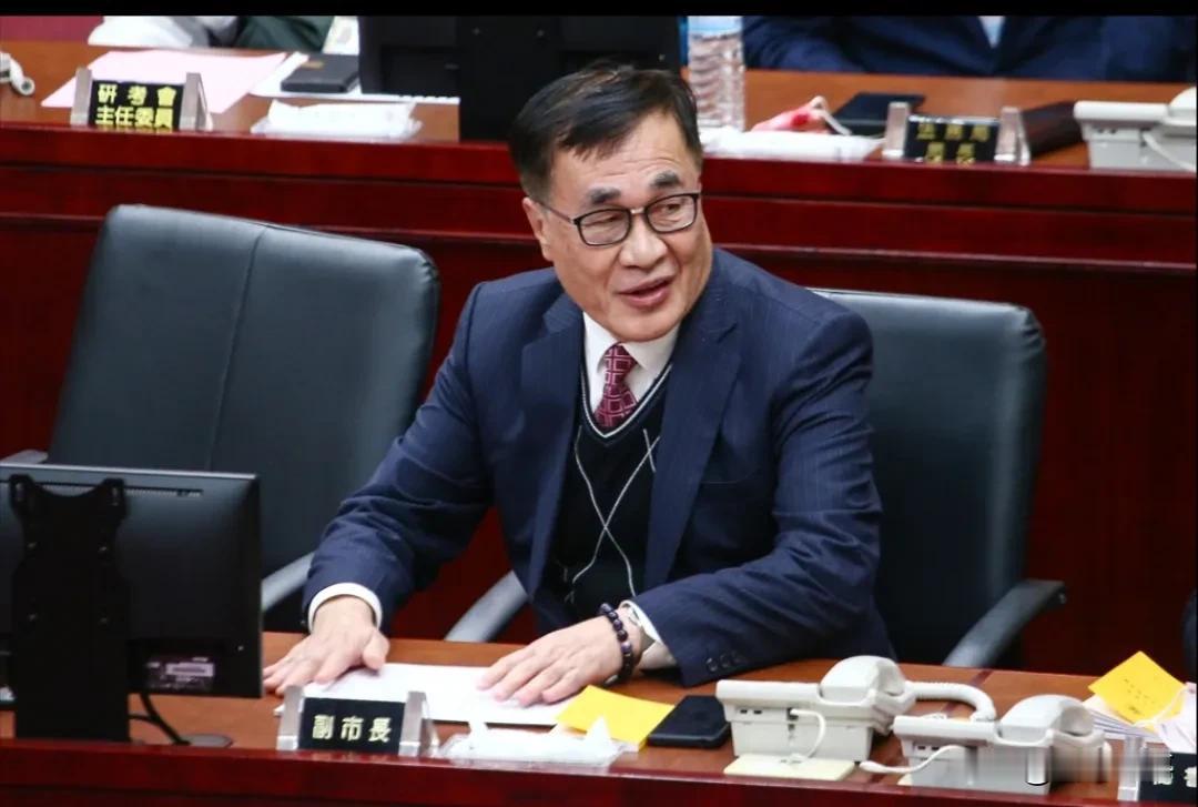 李四川欲从幕后到台前……！
    据悉现任台北市副市长的李四川已被多位蓝营大佬