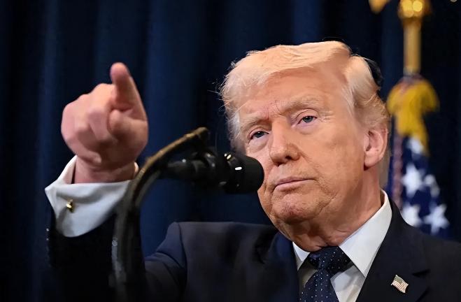 霸权困局难破！特朗普急求中国护航，背后全是自私算计

今天跟大家聊个扎心的真相：