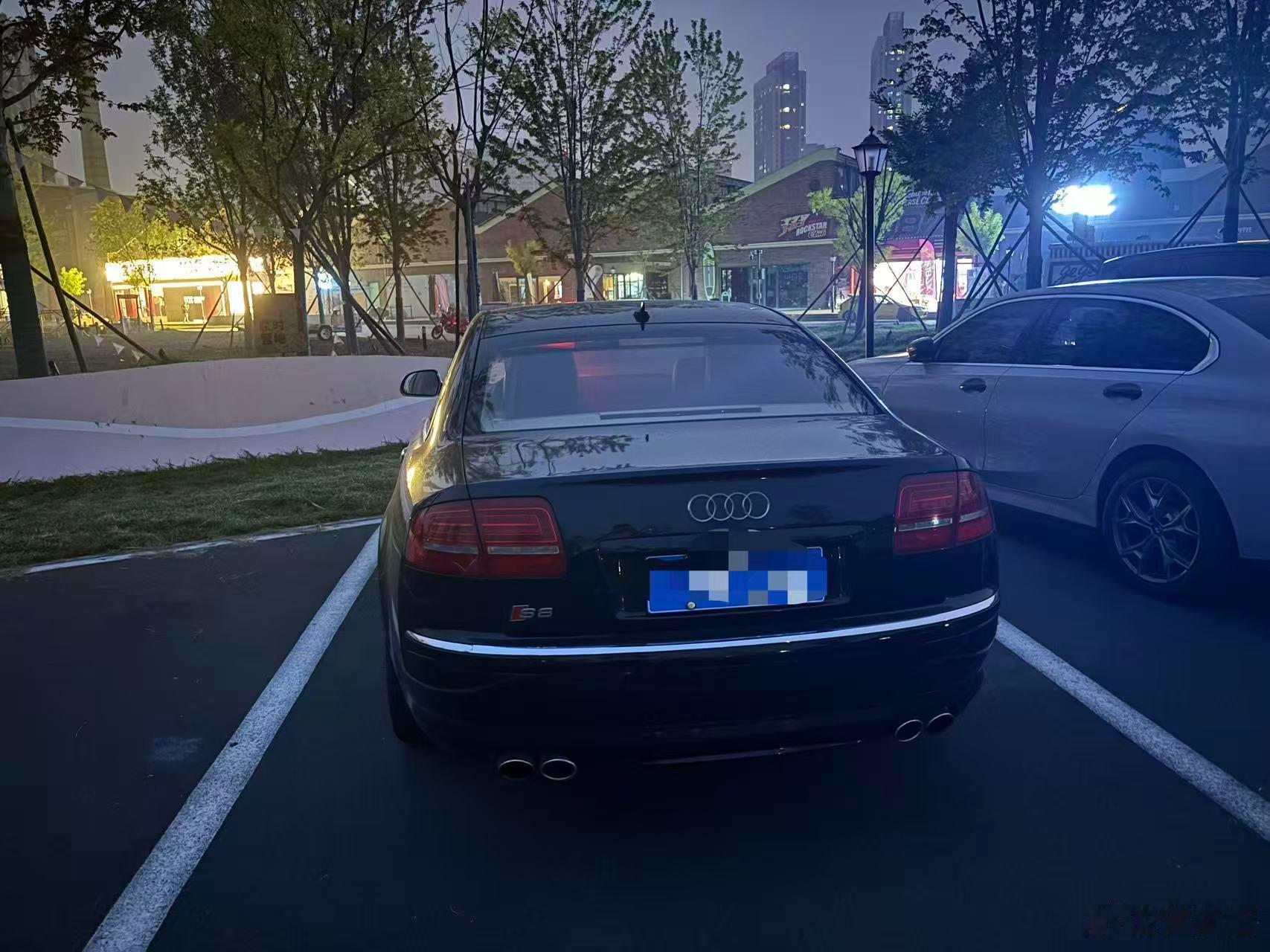 非常人贩？郭达斯坦森？还是什么其他的印象标签？低调的外表下搭载着V10发动机，也