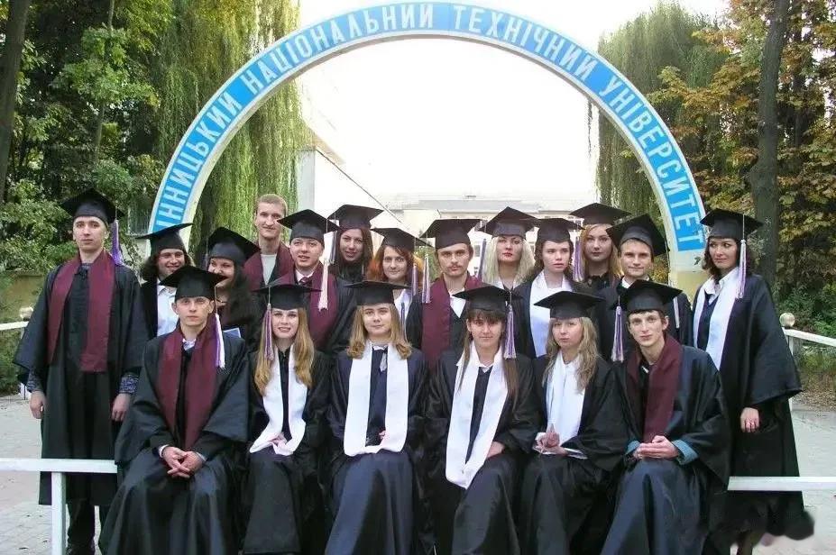 “差生送前线”，乌克兰将差生强制退学送战场！

俄乌冲突爆发后，俄罗斯转变策略，