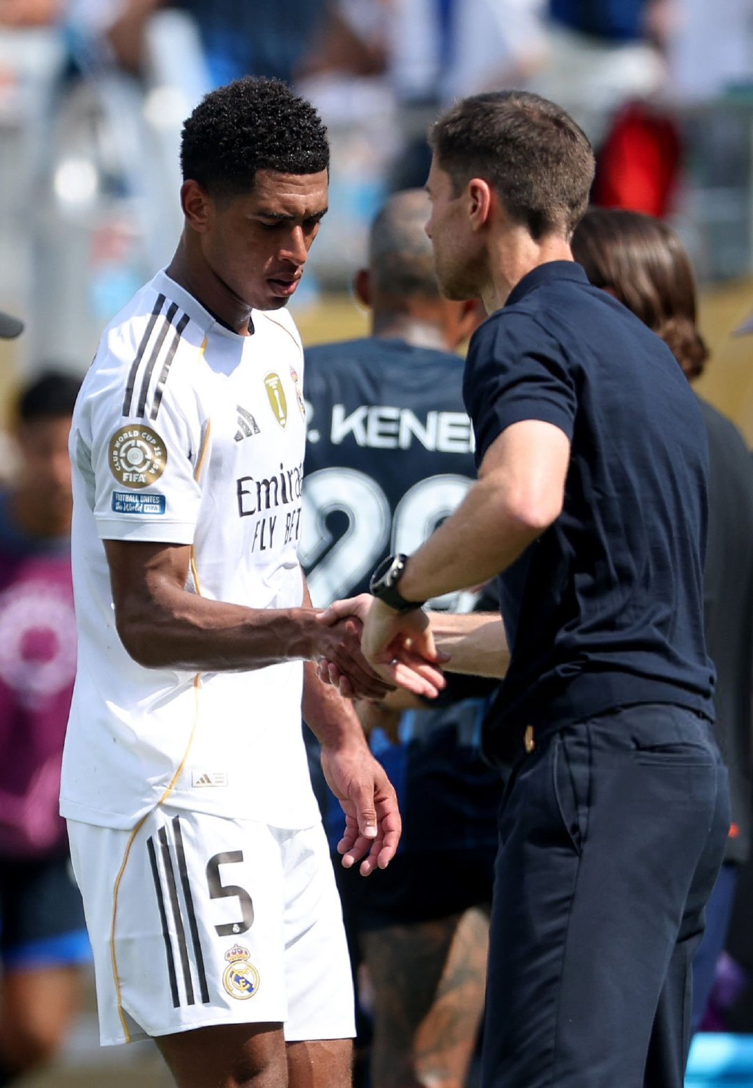 阿斯报：阿隆索正致力于让贝林厄姆融入球队的首发阵容。halamadrid ​​​