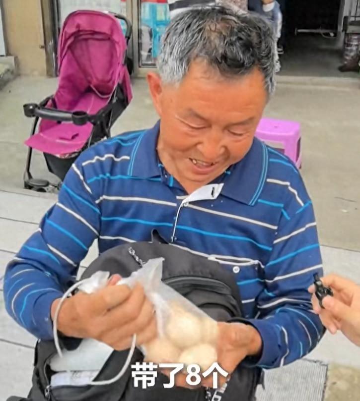 高考果然改变命运！湖南考生贺永辉还没出考场命运就被改变...

一个背包8个鸡蛋