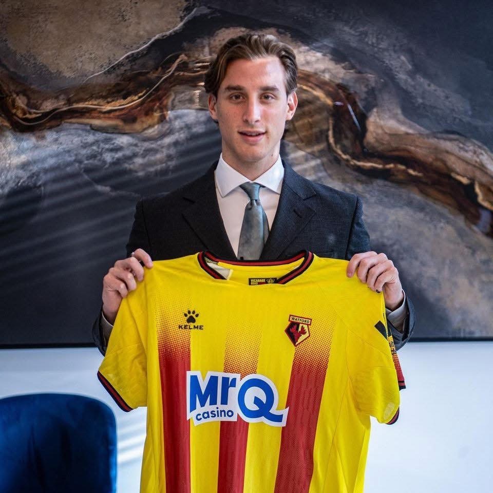 保維展開新一頁📚屈福特官方宣布，簽入23歲自由身意大利中場球員保維，合約到20