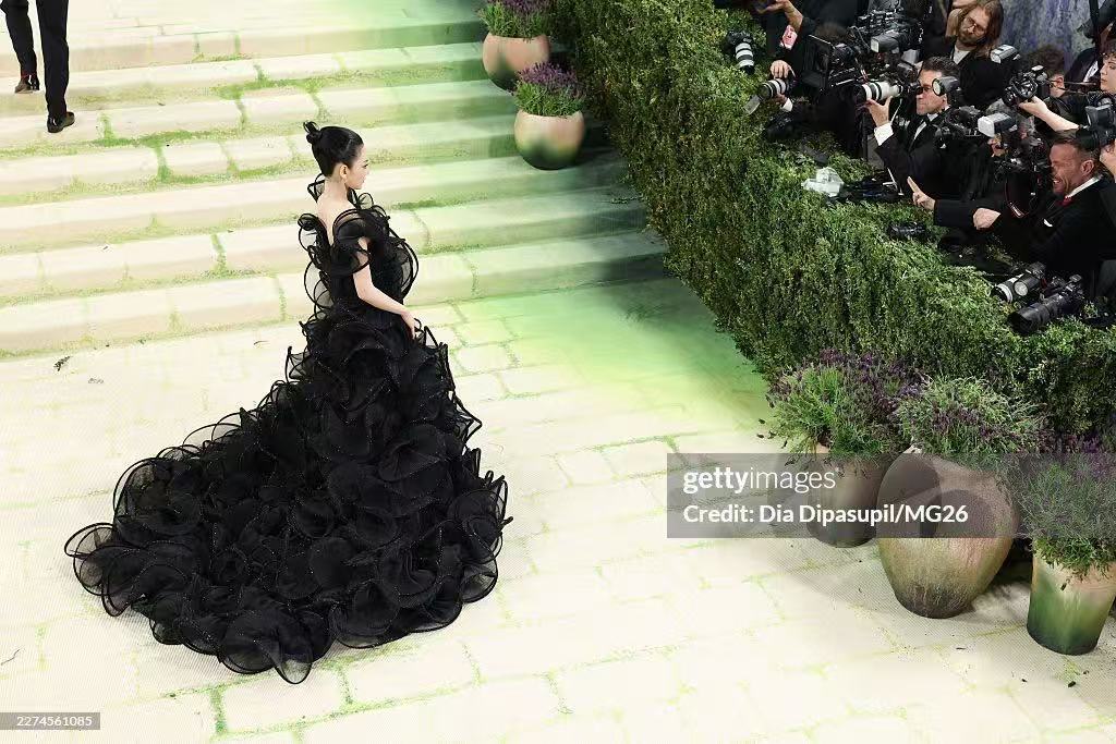 如果摔倒的话 那就要漂亮地站起来✨👠 | NINGNING Met Gala 