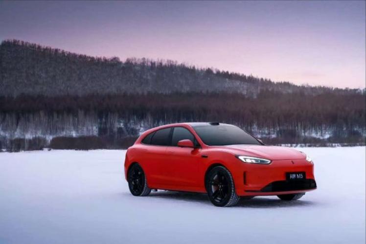 从沿海到西北的返乡考验，问界新M5 Ultra续航扎实度我给满分
作为常年在外打