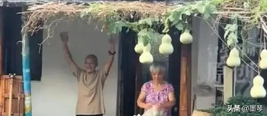 刻意去打扰别人真的好吗？

最近看到热搜上“葫芦娃爷爷”的事件，我总结了一句话: