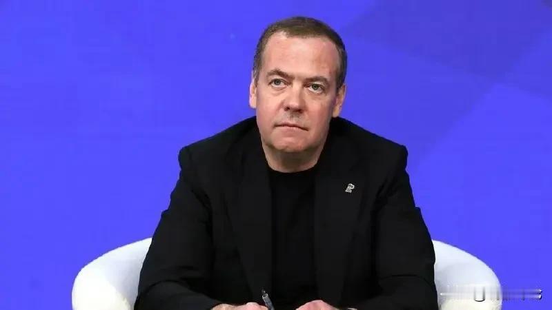 罕见：为何俄罗斯安全委员会副主席梅德韦杰夫要为美国总统特朗普辩护——“他不是第一