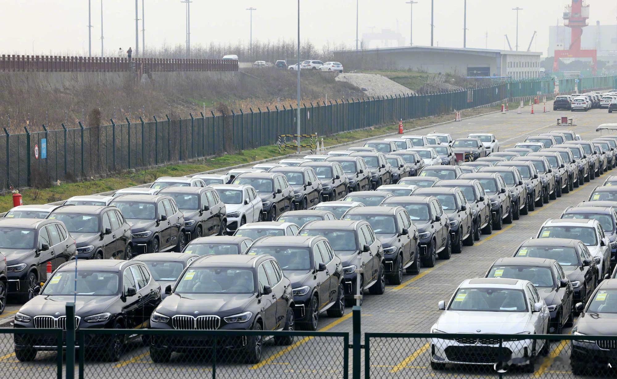 【超20个地市已暂停或调整汽车国补】年末将至，随着第四批690亿元国补资金的进一