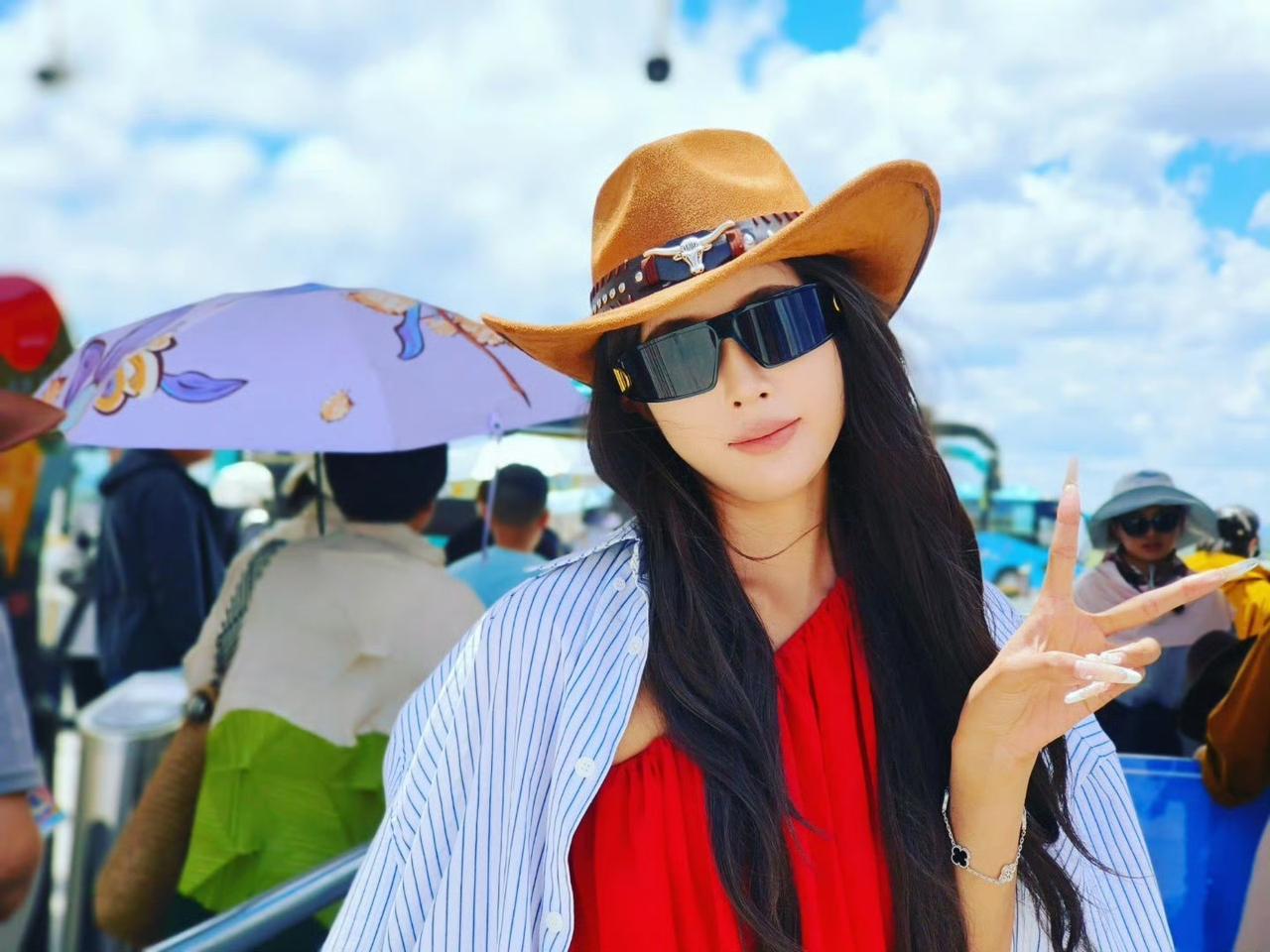 去花湖，把夏天装进眼睛里

若尔盖花湖是夏日尾声最不该错过的风景。

这里的夏天