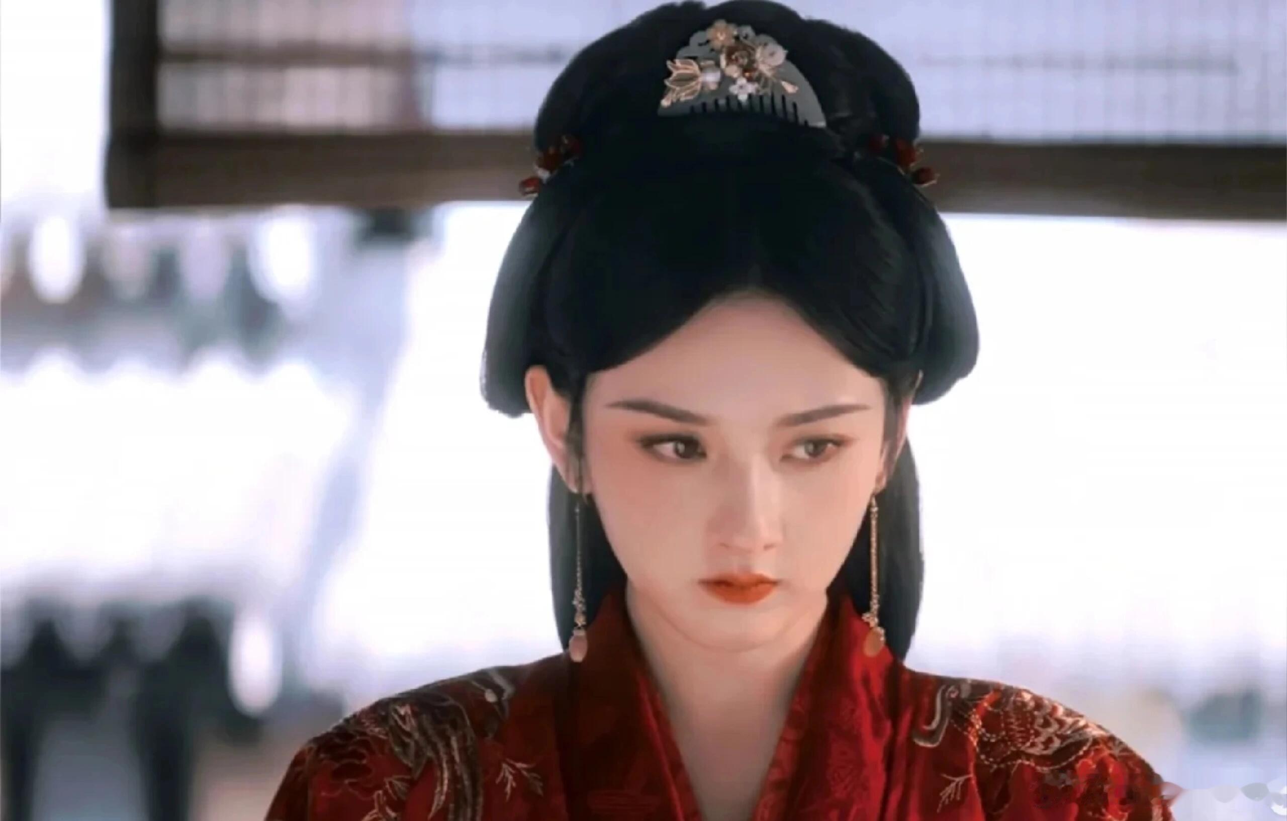 《折腰》里小乔乳名“蛮蛮”的隐秘寓意 在《折腰》中，小乔乳名“蛮蛮”别有深意。剧