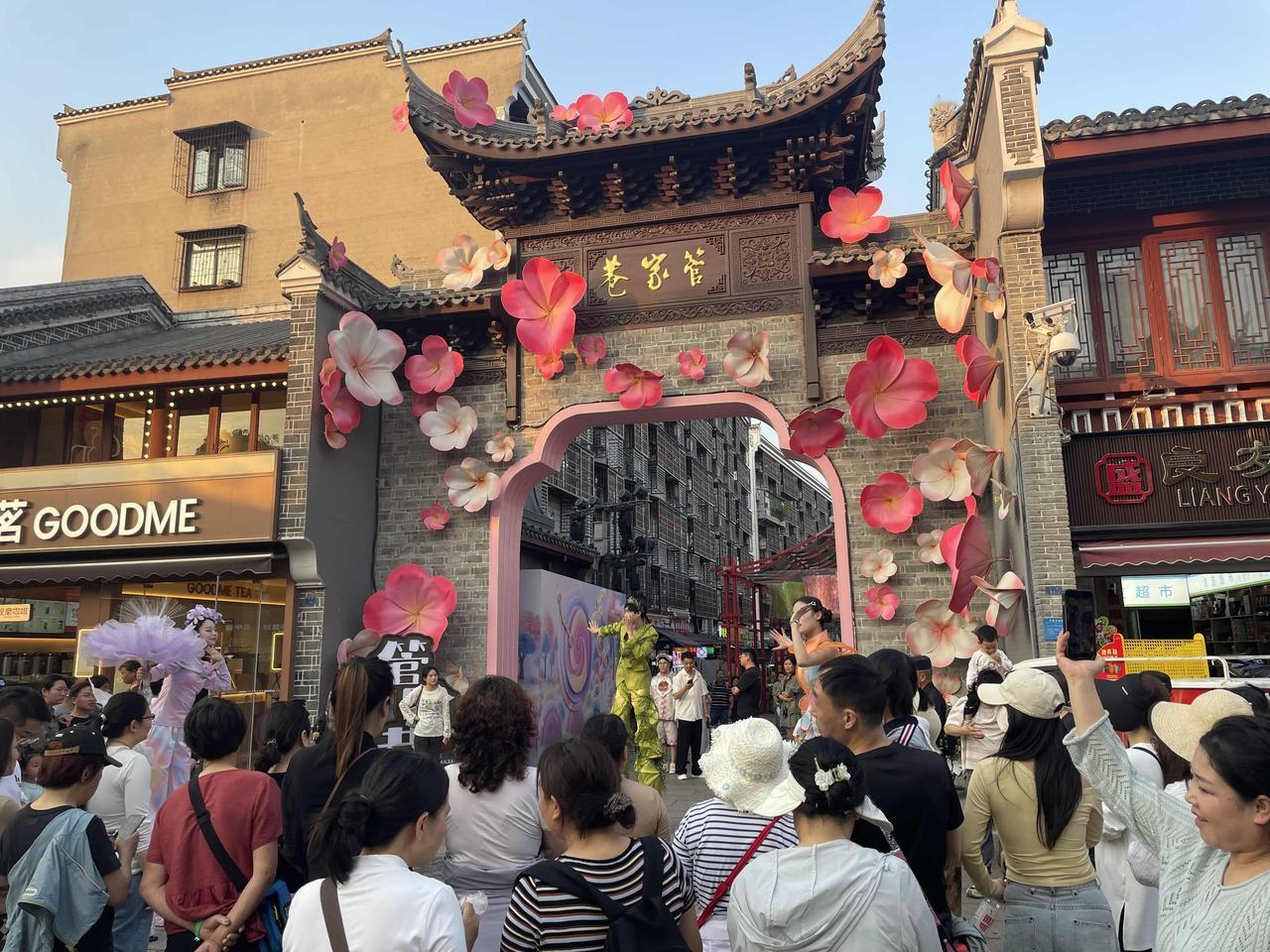 是河南的人口密度大还是湖北的人口密度大？换句话说是在湖北的河南人多还是在河南的湖