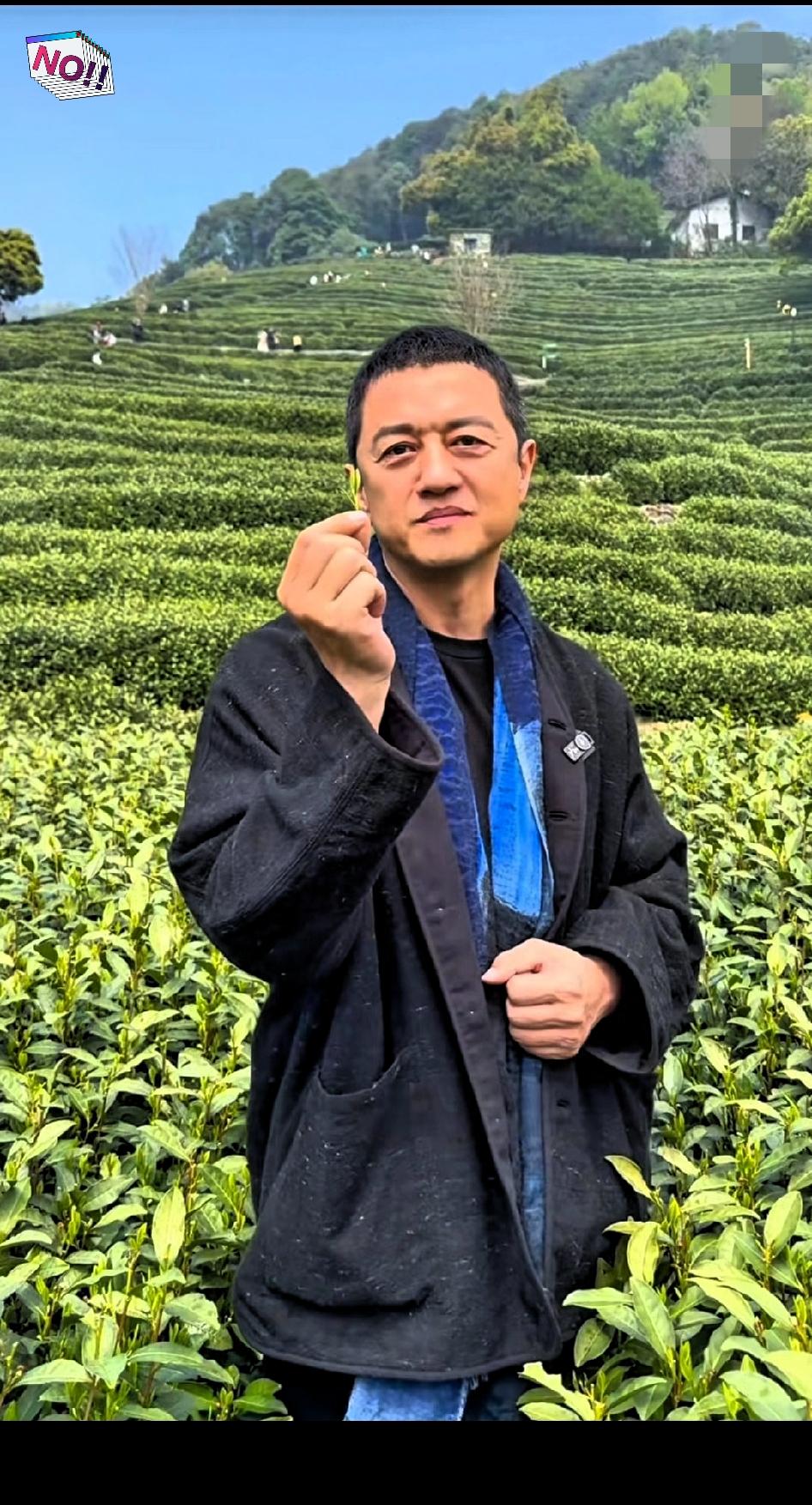 “相由心生”这话，
在李亚鹏身上体现得淋漓尽致。
54岁的他，本可安享岁月，却如