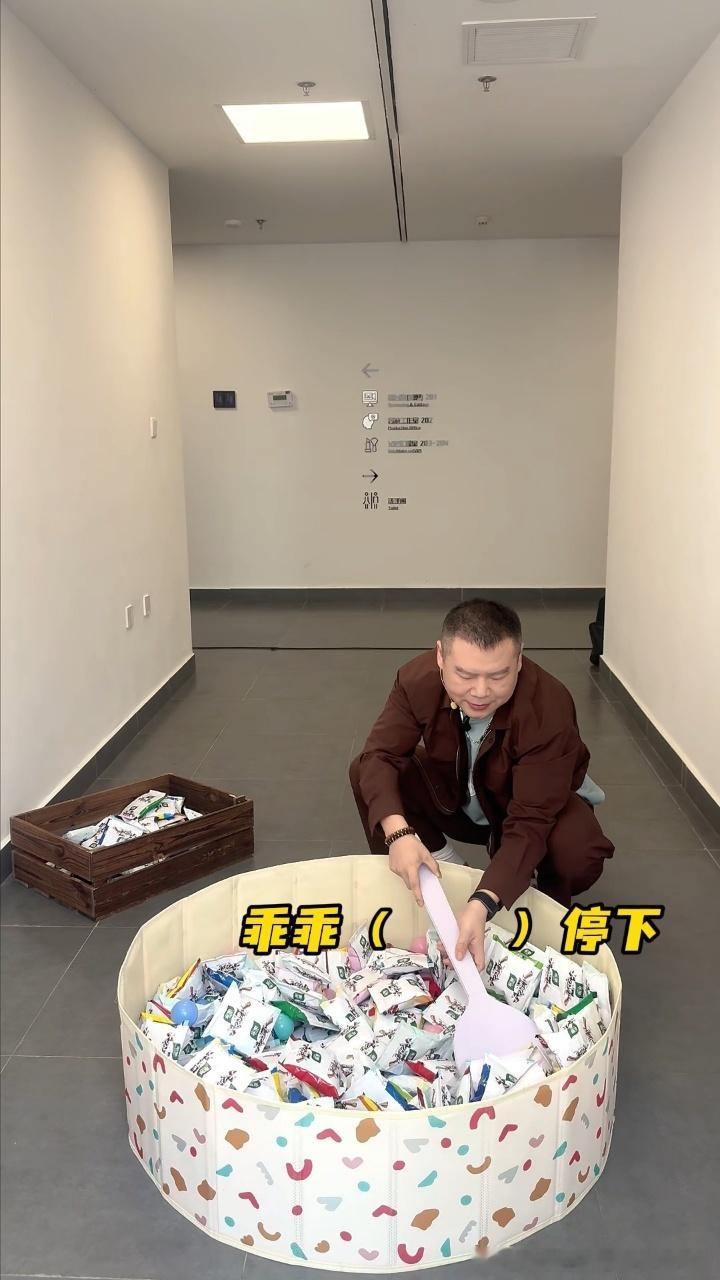 岳云鹏上次过儿童节是30年前岳云鹏儿童节灵珠空降上海了天才厨人一句感慨道出时光流