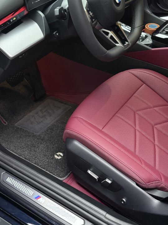 最适合BMW勃艮第红的全包脚垫