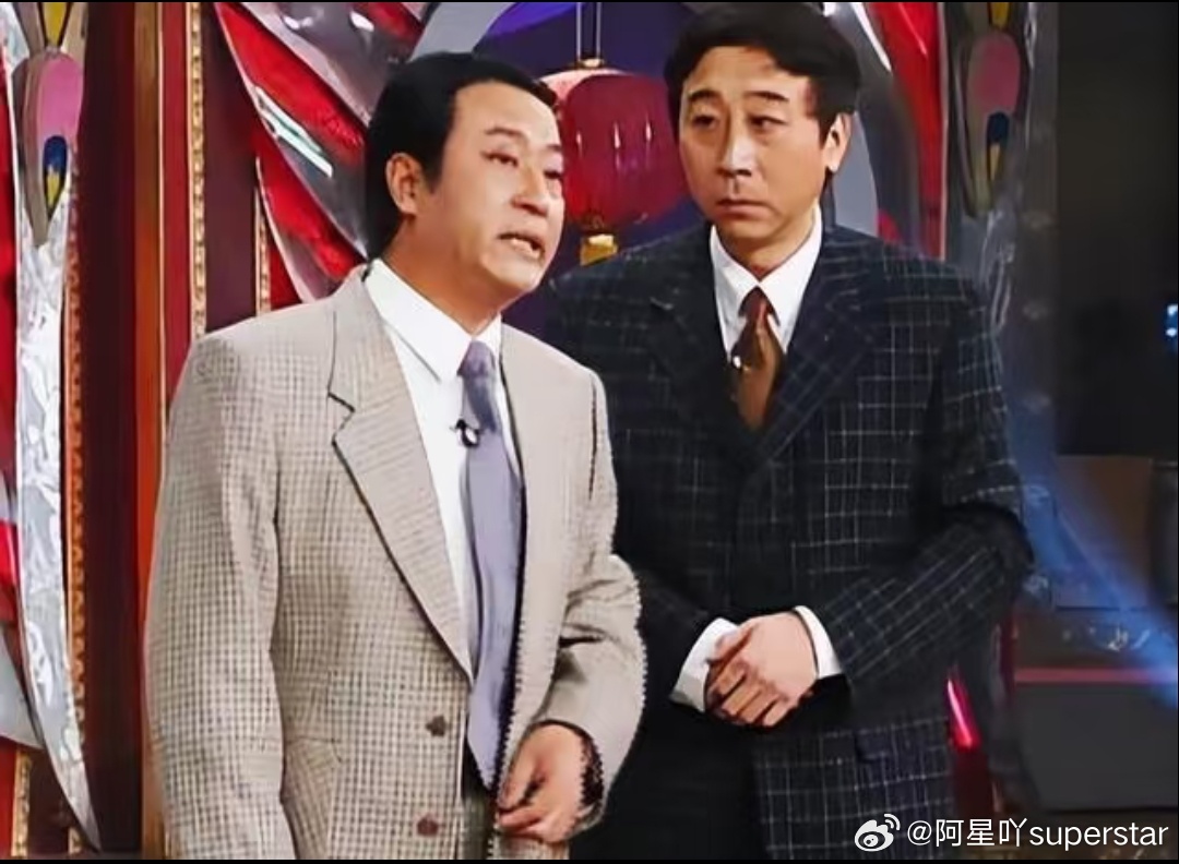当年一句“裸捐全部财产”，舆论把他架上神坛，现在看他，是被架上去下不来了。理想主
