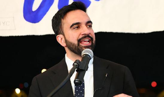 纽约新当选的市长马姆达尼和副总统万斯一样，在演讲上极具感染力，他在胜选演讲中是金