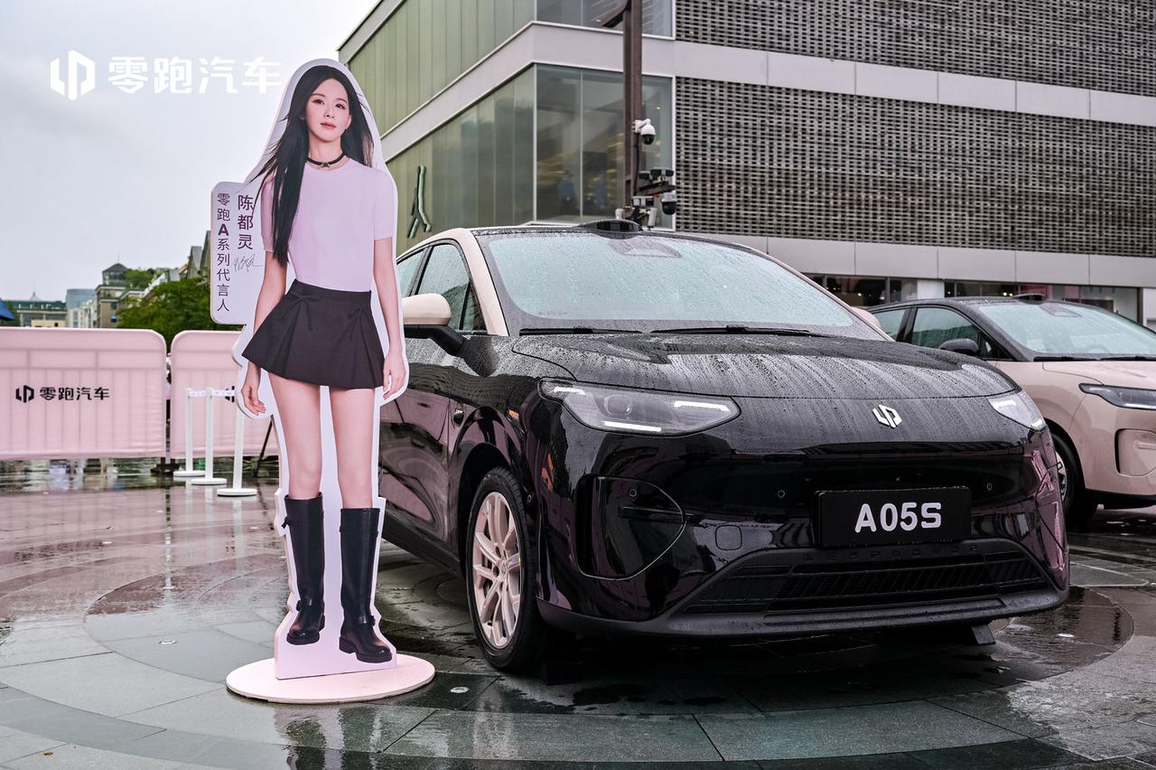 终于！零跑A05它来了！我等这车，真的从预热就开始掰着手指头数日子了。
为啥这么