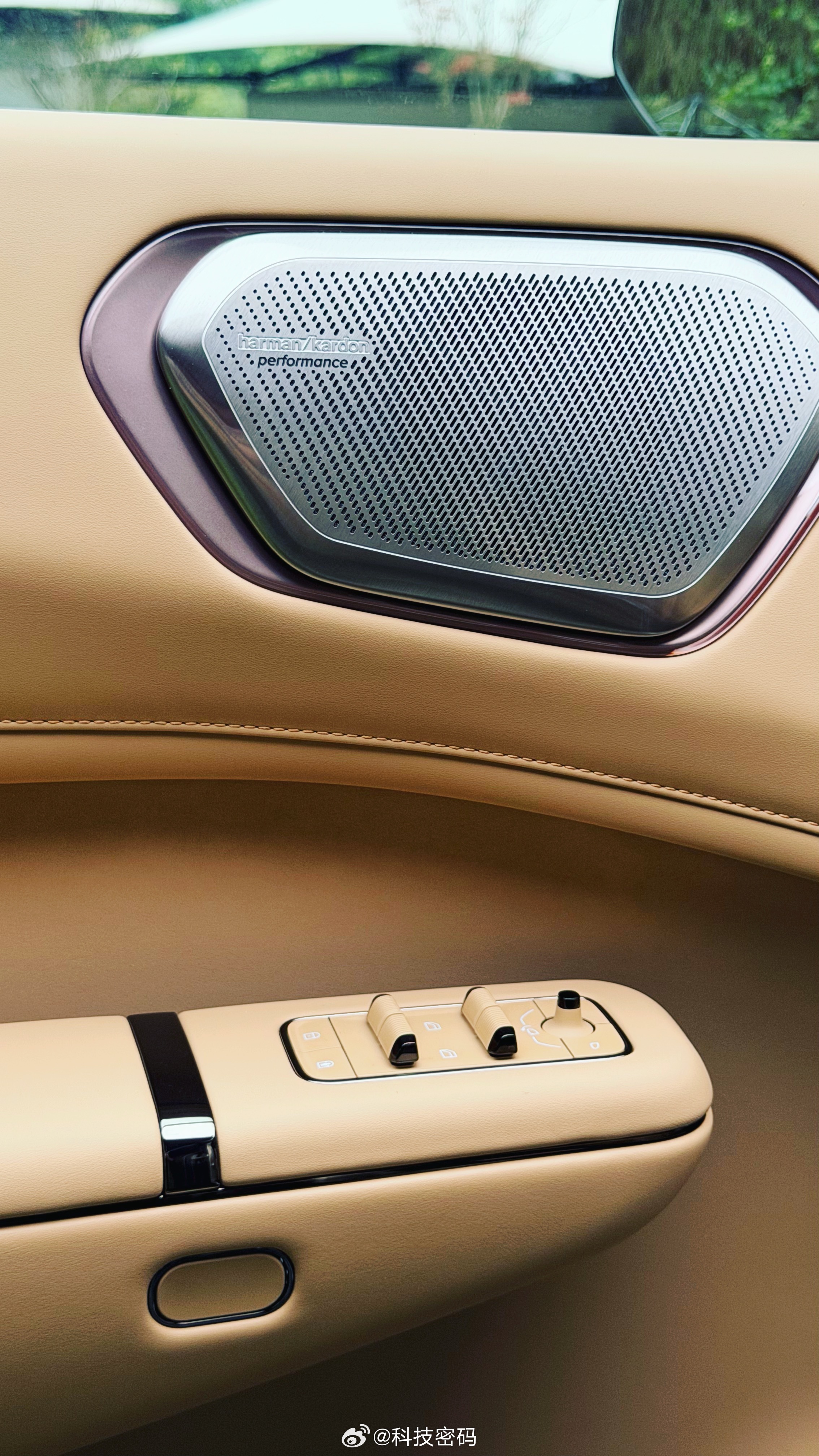 来试试领克900大五座真阔！ 