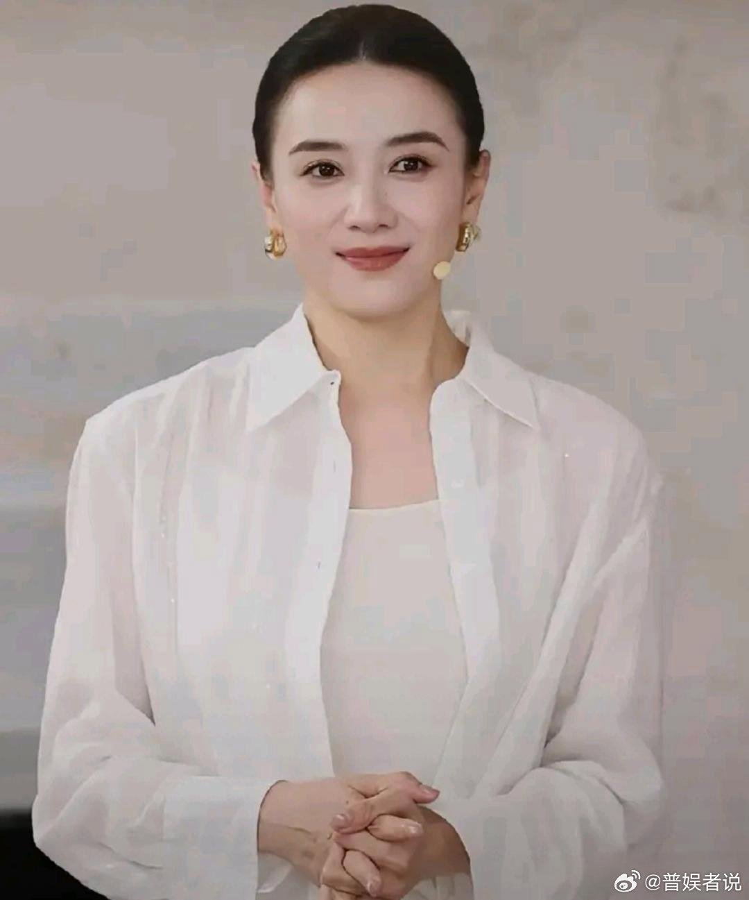 宋佳说了个大实话，圈里都炸了。她说现在全行业开机率只剩30%，连她这种金鸡白玉兰
