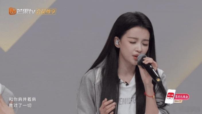 原来孙怡声音这么好听乘风2026 孙怡在舞台上也太亮眼了✨，不仅颜值在线，声音更