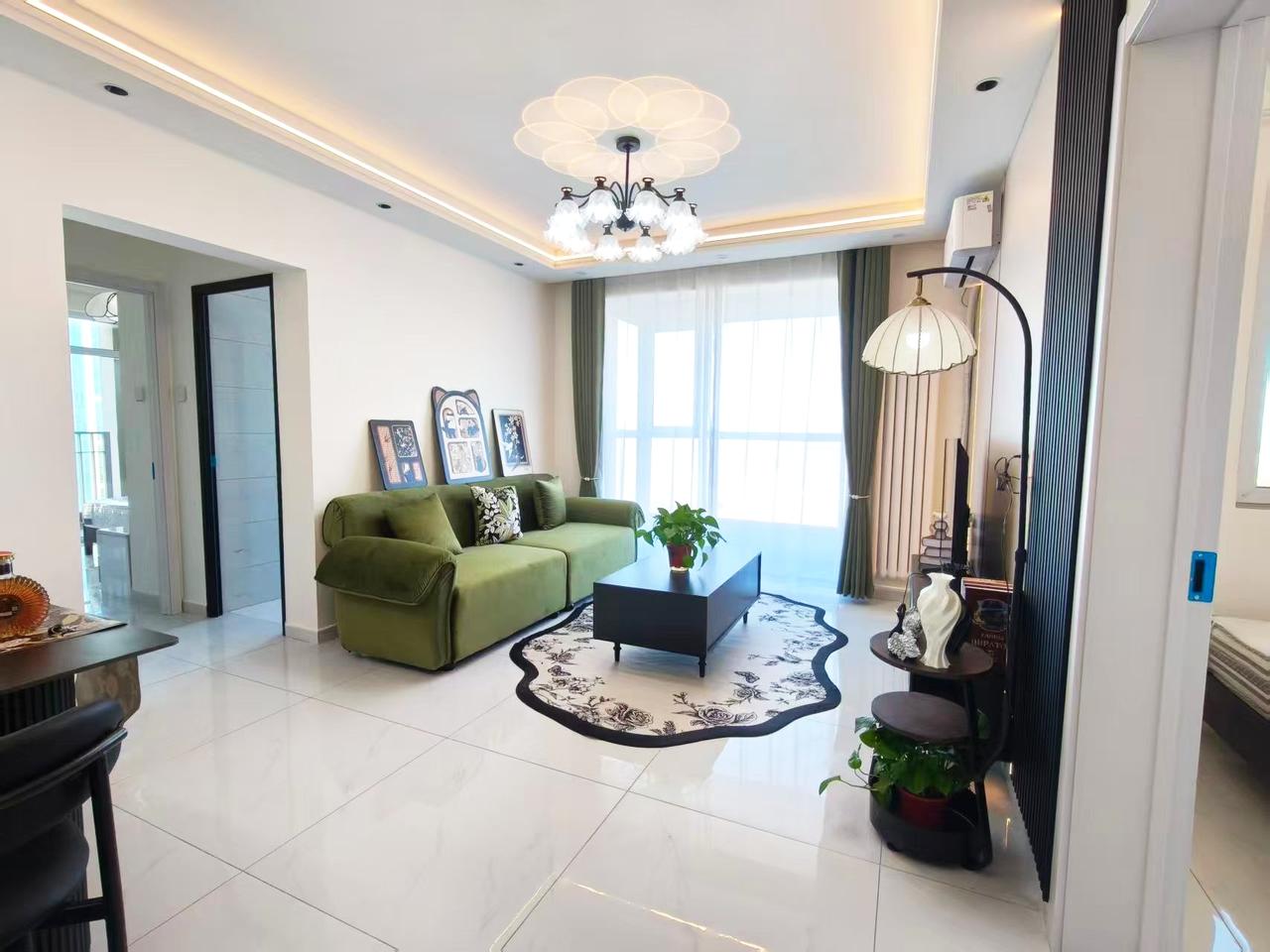 有个同学套路我，让我哭笑不得。
好几年不联系的同学突然联系我说：我给你介绍个客户