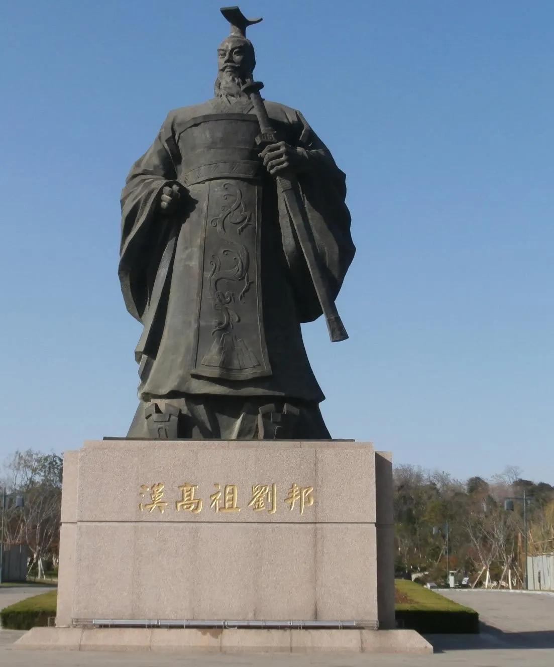 我最喜欢古代历史人物就是刘邦和赵匡胤，两人对待弟兄们都比较温和。刘邦没滥杀功臣，