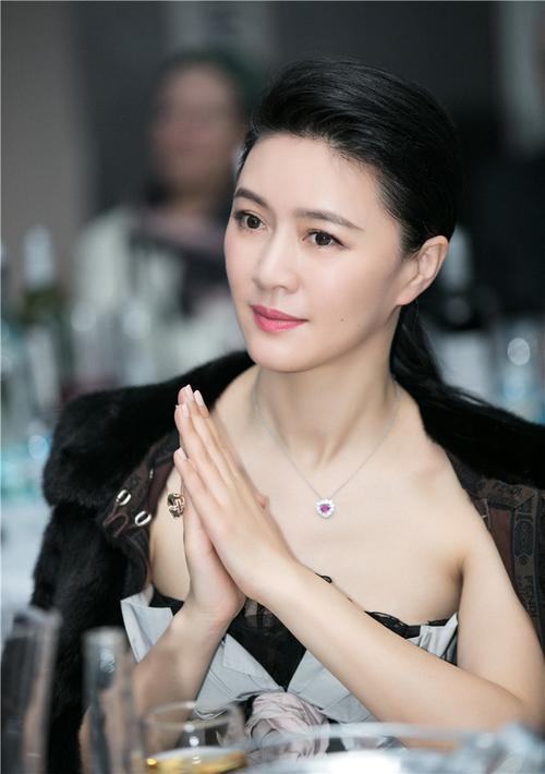 为什么田海蓉的电影会失败？
主要因为她的粉丝至少是80后或者更老，都是些油腻男人