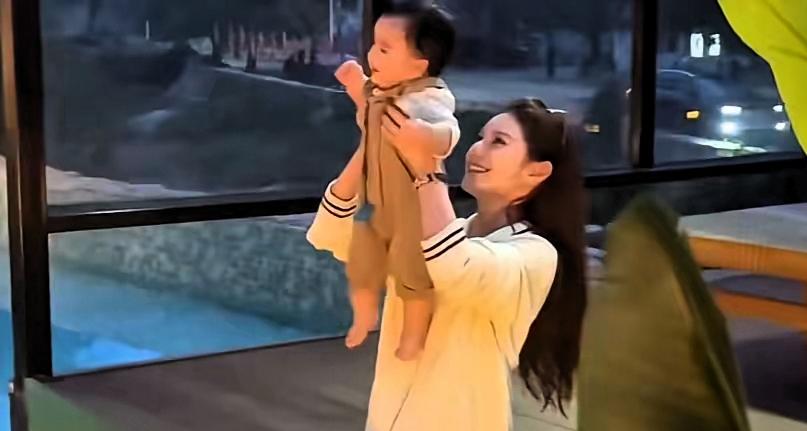 人间最治愈的画面，莫过于新生命邂逅团圆佳节。今年中秋，对软萌可爱的小汪宝而言，有