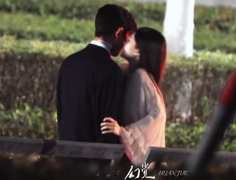 李一桐乔振宇《美人余》脸颊吻路透，跟前夫哥也好甜啊！ 