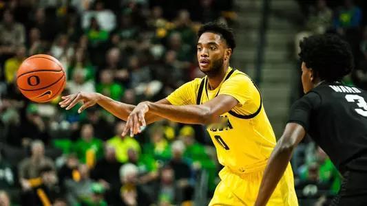 爱荷华大学以84比66轻取了主场作战的俄勒冈大学。本场比赛后，爱荷华大学的战绩提