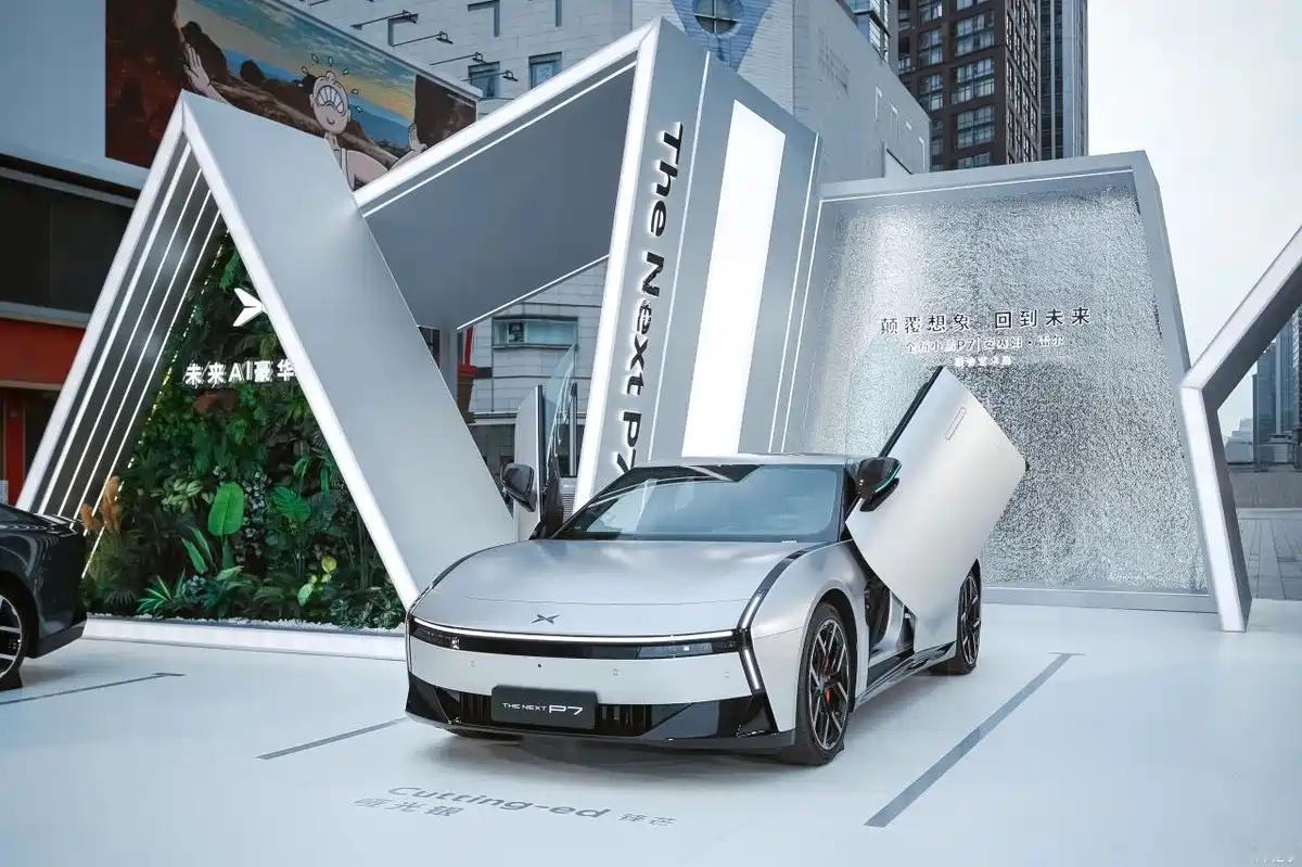 全新小鹏P7鹏翼门实车亮相，有望8月内上市。 ​​​