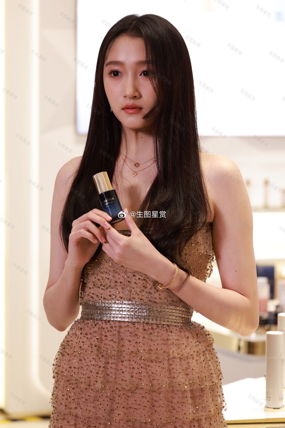 关晓彤海口品牌线下活动，闪闪发光的彤彤今天绝美✨ | 2330独家 ​​​