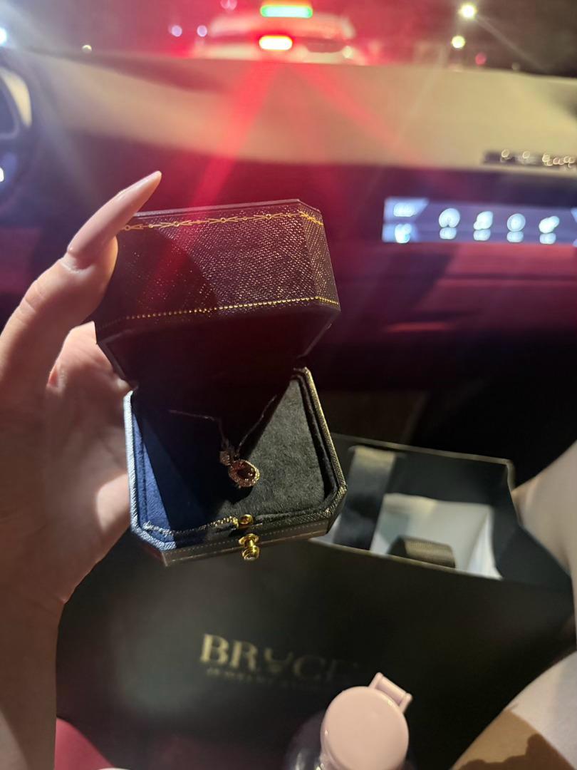 价值连城的钻石 配上我璀璨的人生 以后要一直闪闪发光💖 ​​​