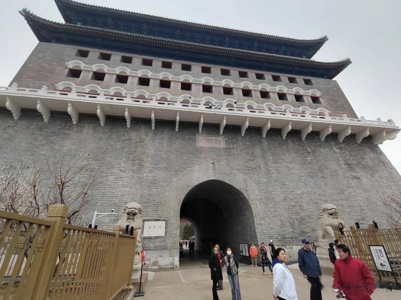 正阳门箭楼的此次开放，不仅仅是一座建筑的重新启用，更让我们能够站在历史的高度，重