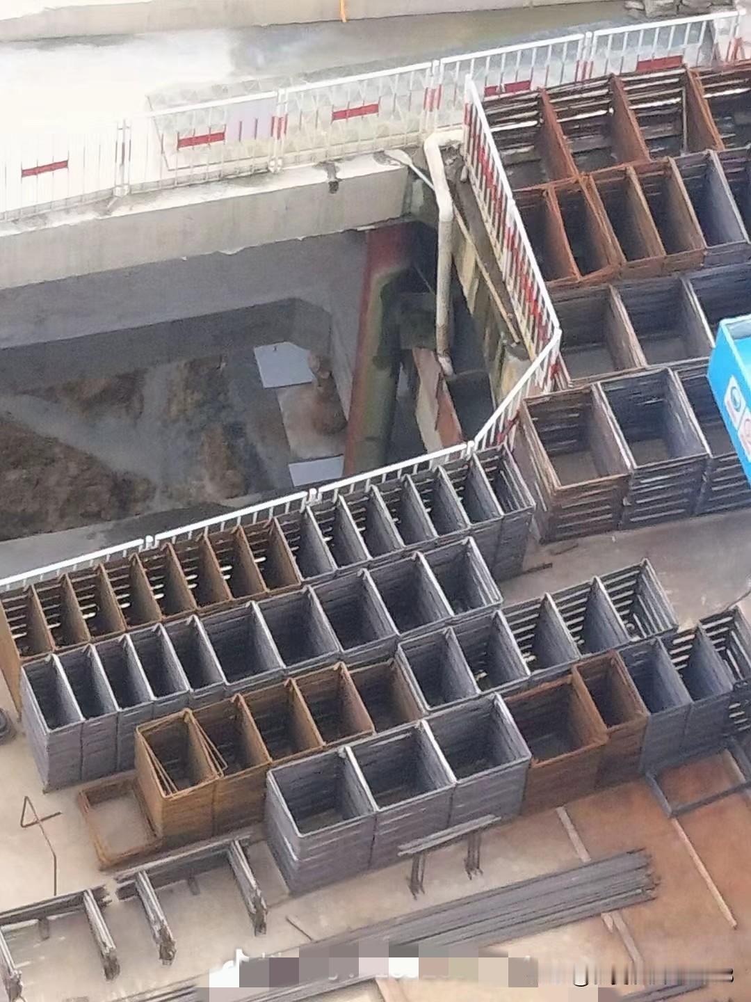 高手在民间，强迫症的福音！
工地上的大神！看着就让人感到舒服！