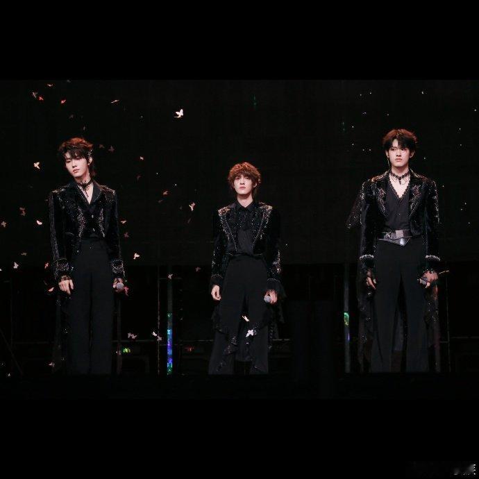 荣耀之战舞台出图 荣耀之战舞台出图，演唱会第二场，下午见！ 